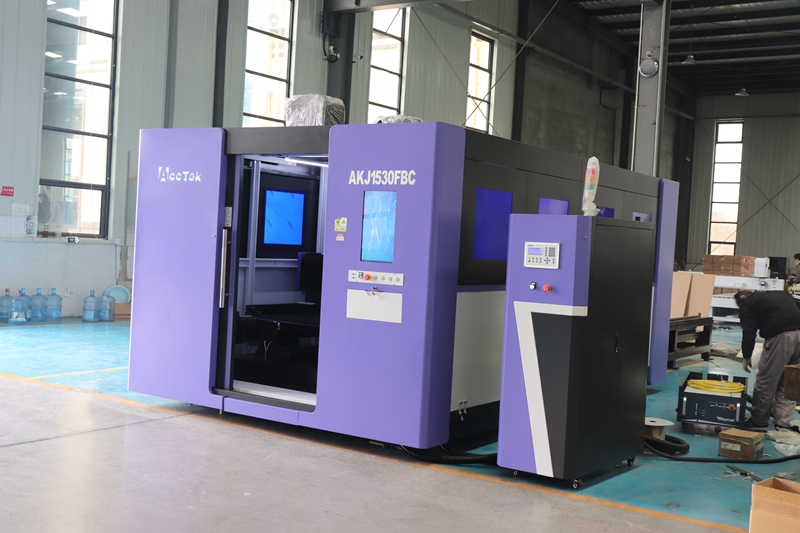 Değişim platformu tam kapalı e - Industrial Fiber Laser Cutting Machine incelemesi ve fiyatı